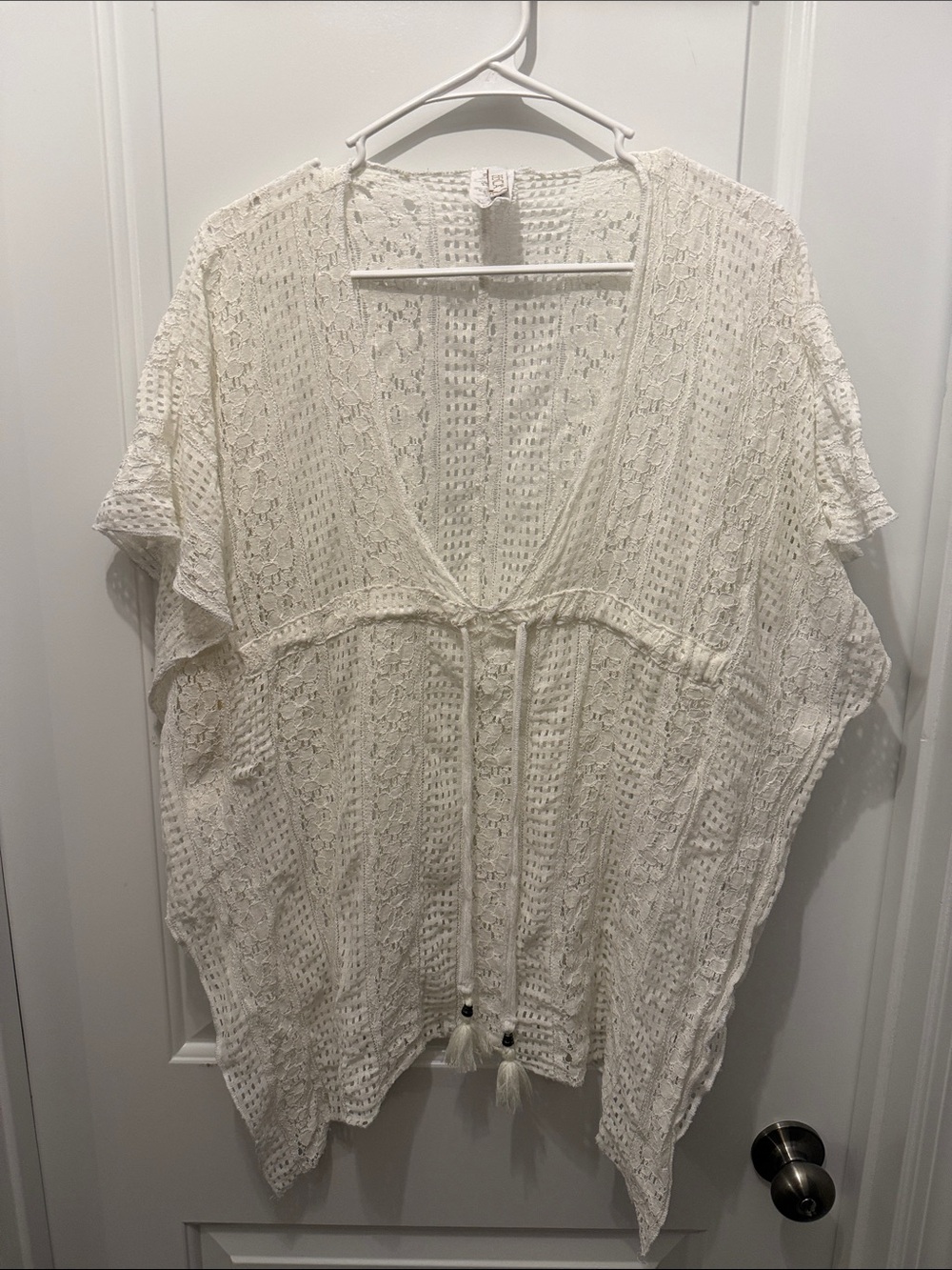 🥳 5 for $25 BUNDLE BECCA White Crochet Bathing Suit Coverup